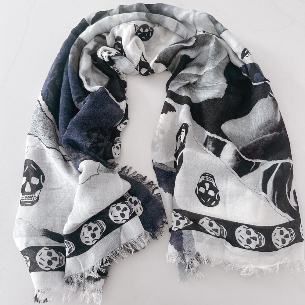 Alexander McQueen Monochrome Skull Scarf